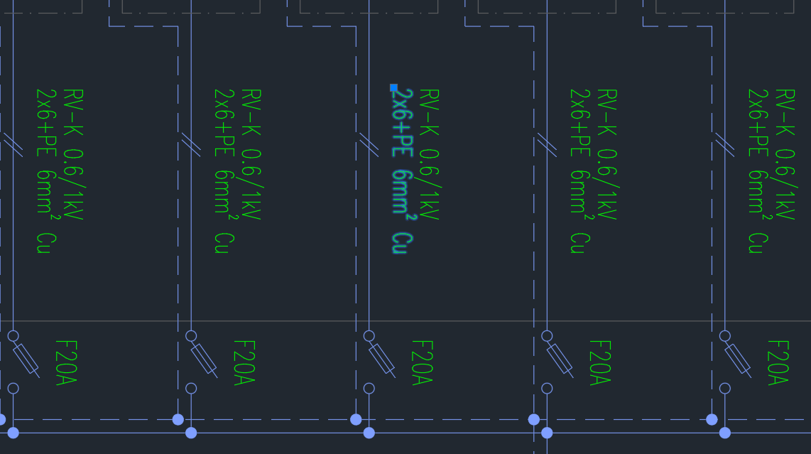 Uno schema elettrico in AutoCAD con la stessa etichetta di cavo, 2x6+PE 6mm² Cu, ripetuta su ogni circuito